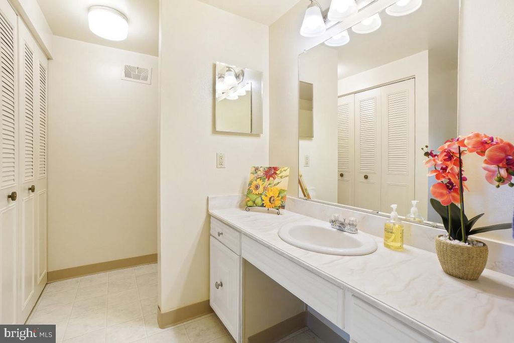 Image 12 of property listing at 3346 CHISWICK CT #58-1B, Silver Spring, MD 20906
