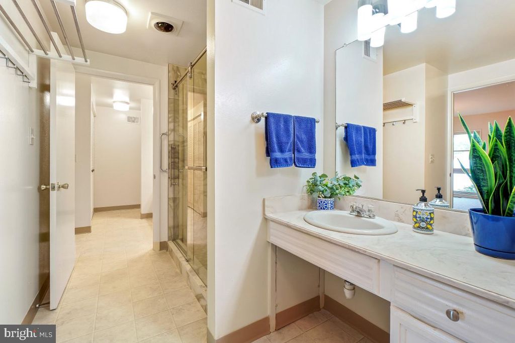 Image 13 of property listing at 3346 CHISWICK CT #58-1B, Silver Spring, MD 20906