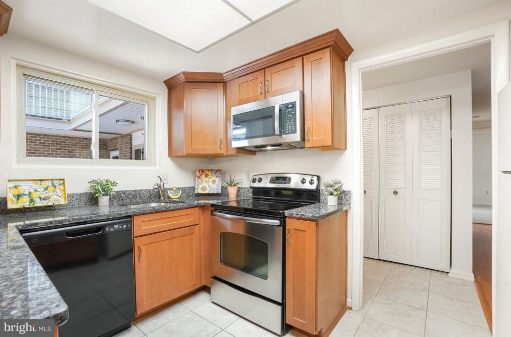 Image 15 of property listing at 3346 CHISWICK CT #58-1B, Silver Spring, MD 20906