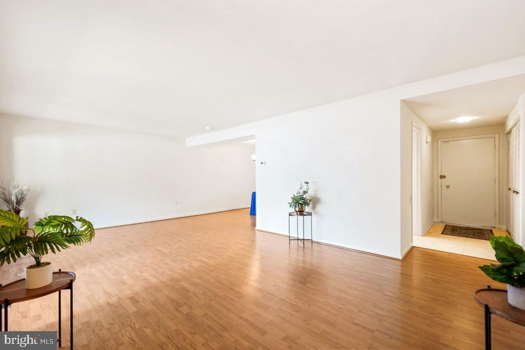Image 20 of property listing at 3346 CHISWICK CT #58-1B, Silver Spring, MD 20906
