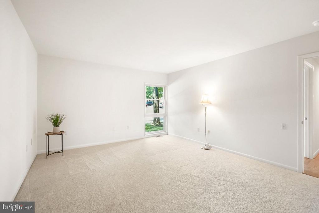 Image 4 of property listing at 3346 CHISWICK CT #58-1B, Silver Spring, MD 20906