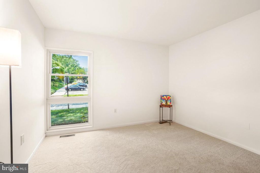 Image 7 of property listing at 3346 CHISWICK CT #58-1B, Silver Spring, MD 20906