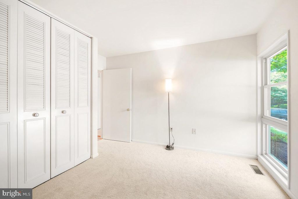 Image 8 of property listing at 3346 CHISWICK CT #58-1B, Silver Spring, MD 20906