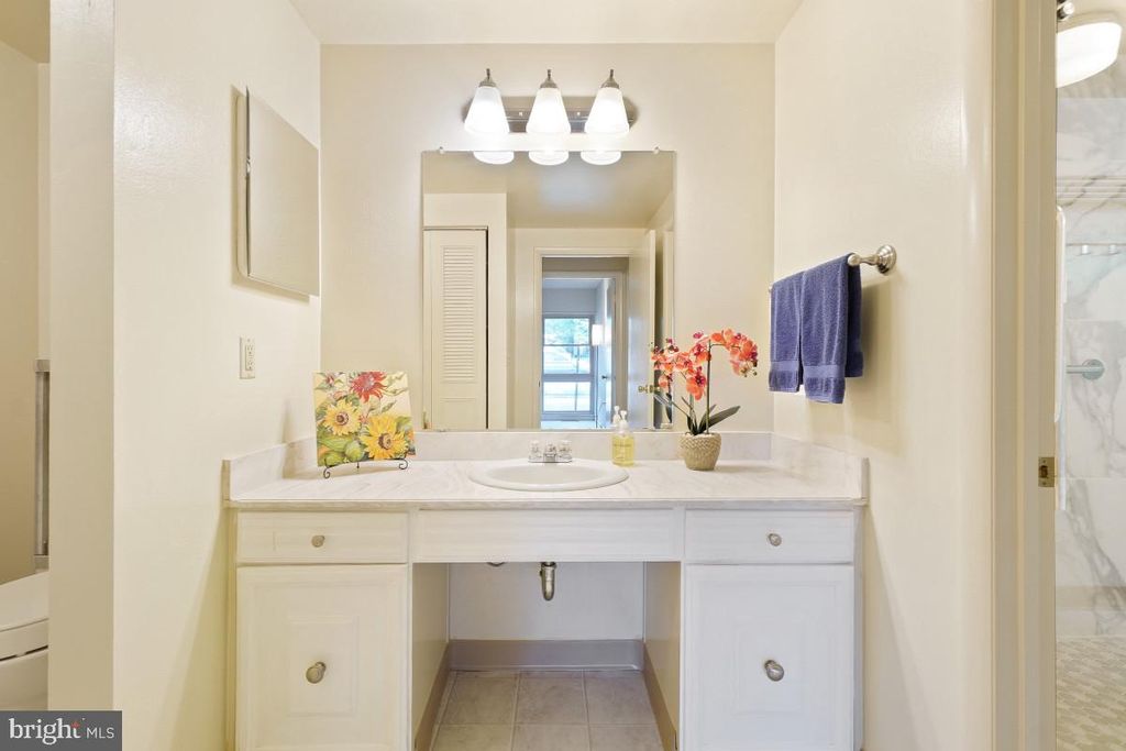 Image 9 of property listing at 3346 CHISWICK CT #58-1B, Silver Spring, MD 20906
