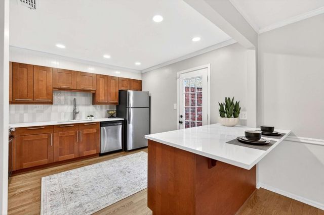 14 Bassett Hall Place NW 14, Atlanta, GA 30318