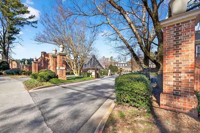 14 Bassett Hall Place NW 14, Atlanta, GA 30318