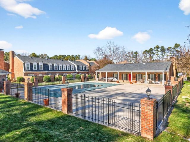 14 Bassett Hall Place NW 14, Atlanta, GA 30318