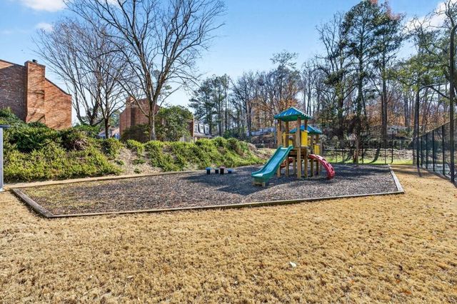 14 Bassett Hall Place NW 14, Atlanta, GA 30318