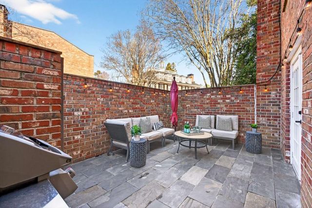 14 Bassett Hall Place NW 14, Atlanta, GA 30318