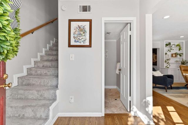 14 Bassett Hall Place NW 14, Atlanta, GA 30318