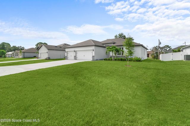 228 Fitchburg Street SW, Palm Bay, FL 32908