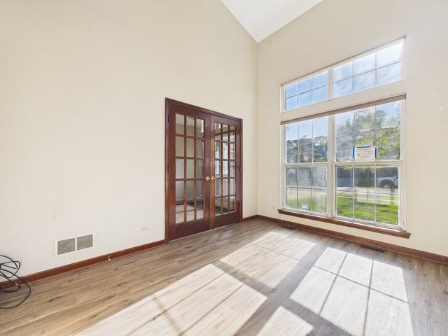 284 Lorraine Circle, Bloomingdale, IL 60108