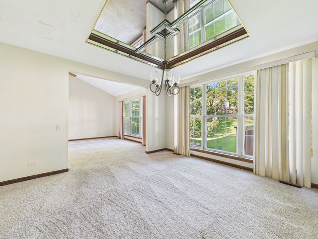 284 Lorraine Circle, Bloomingdale, IL 60108