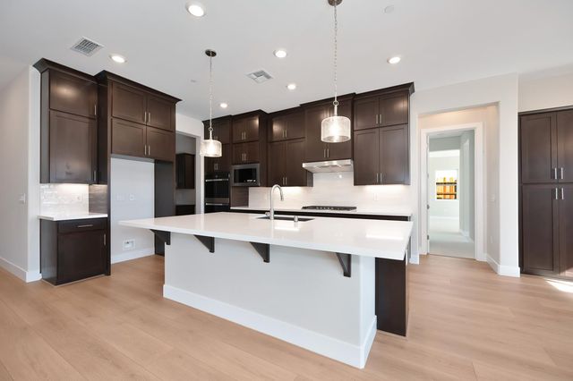 1337 Bear Creek Dr, Rocklin, CA 95765