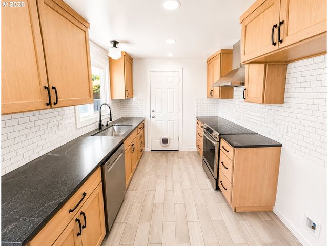 4475 CASCADE Dr, Eugene, OR 97402