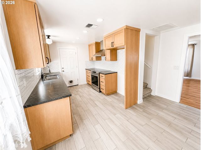 4475 CASCADE Dr, Eugene, OR 97402