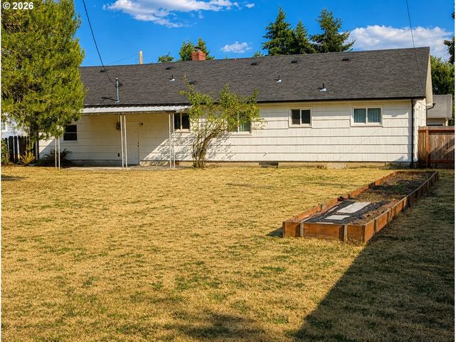 4475 CASCADE Dr, Eugene, OR 97402
