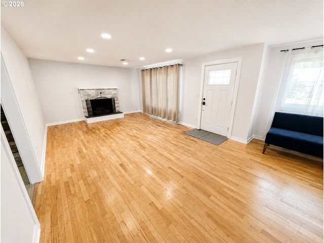 4475 CASCADE Dr, Eugene, OR 97402