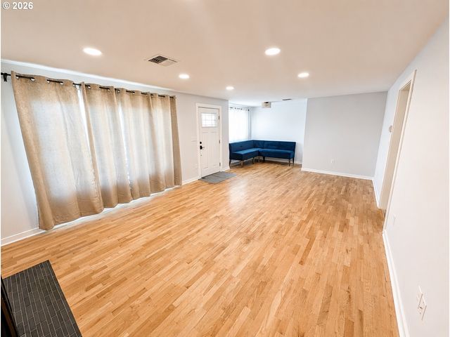 4475 CASCADE Dr, Eugene, OR 97402
