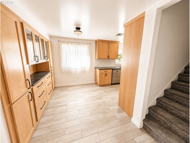 4475 CASCADE Dr, Eugene, OR 97402