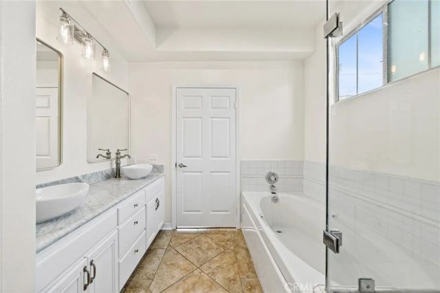 10824 Bloomfield 108, North Hollywood, CA 91602