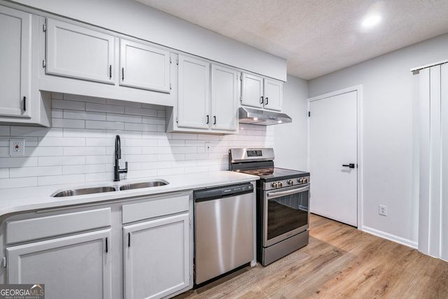 106 Summerwood Drive, Fairburn, GA 30213