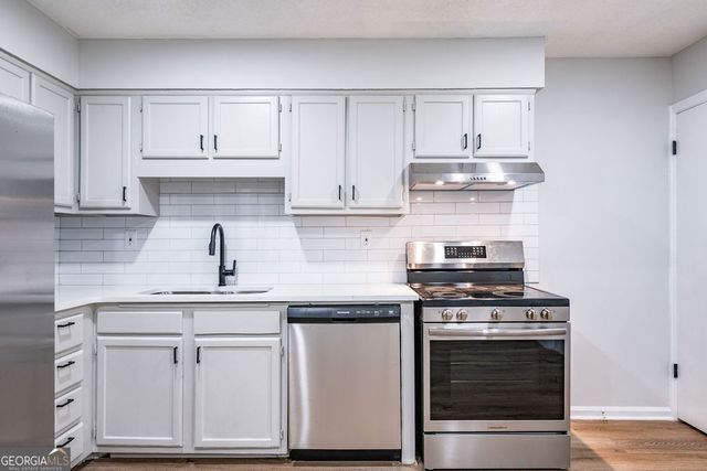 106 Summerwood Drive, Fairburn, GA 30213