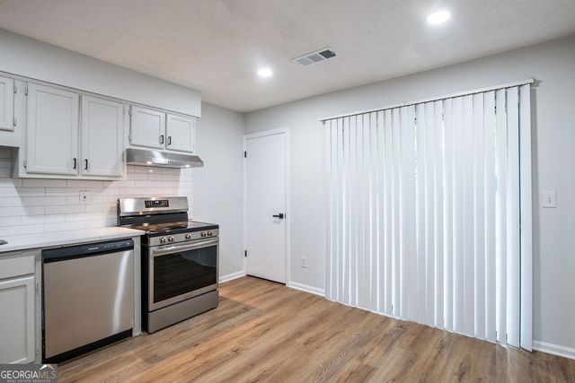 106 Summerwood Drive, Fairburn, GA 30213