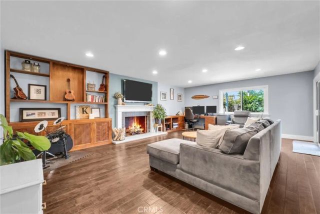 745 E Barkley Avenue, Orange, CA 92867