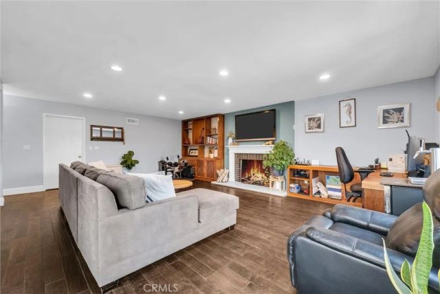 745 E Barkley Avenue, Orange, CA 92867