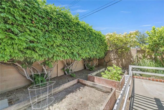 745 E Barkley Avenue, Orange, CA 92867