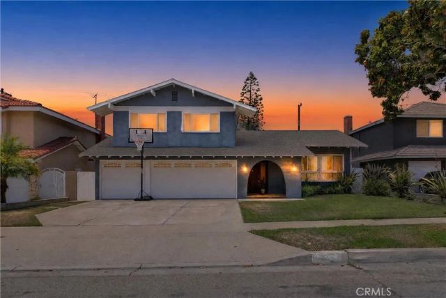 745 E Barkley Avenue, Orange, CA 92867