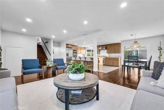 745 E Barkley Avenue, Orange, CA 92867