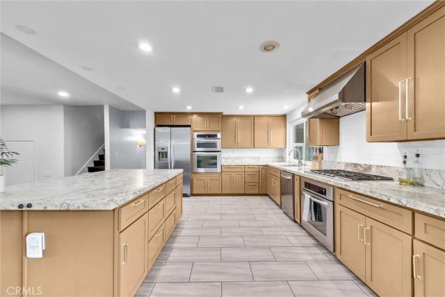 745 E Barkley Avenue, Orange, CA 92867