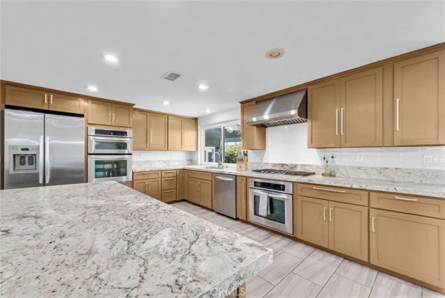 745 E Barkley Avenue, Orange, CA 92867