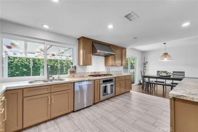 745 E Barkley Avenue, Orange, CA 92867