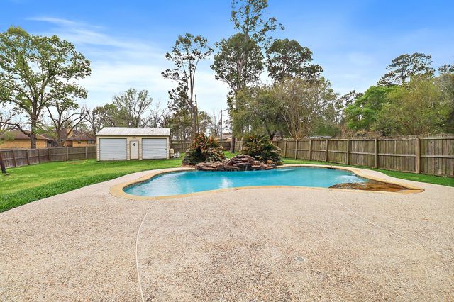 10 Hickory Lane, Dayton, TX 77535