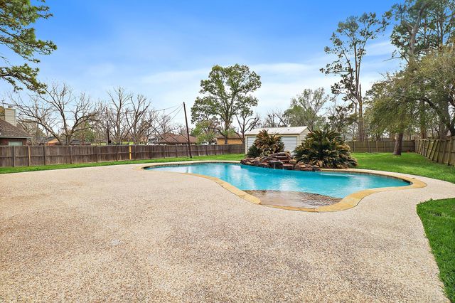 10 Hickory Lane, Dayton, TX 77535