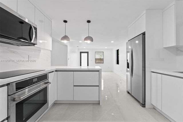 6950 W 10th Ave, Hialeah, FL 33014