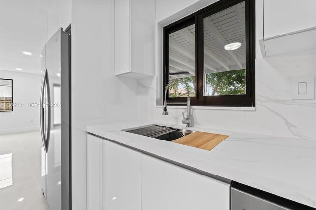 6950 W 10th Ave, Hialeah, FL 33014