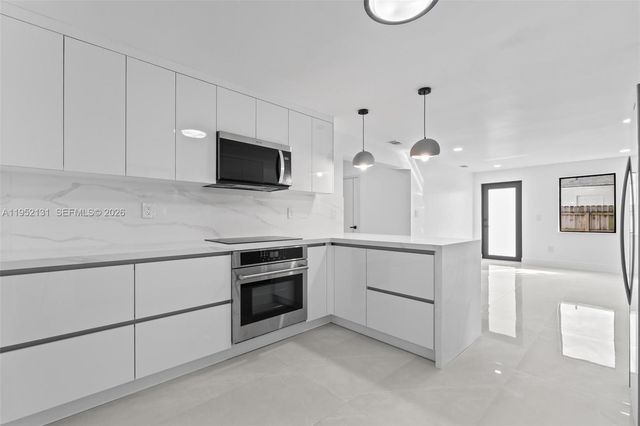 6950 W 10th Ave, Hialeah, FL 33014