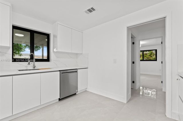 6950 W 10th Ave, Hialeah, FL 33014