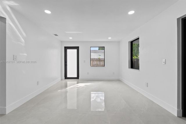 6950 W 10th Ave, Hialeah, FL 33014