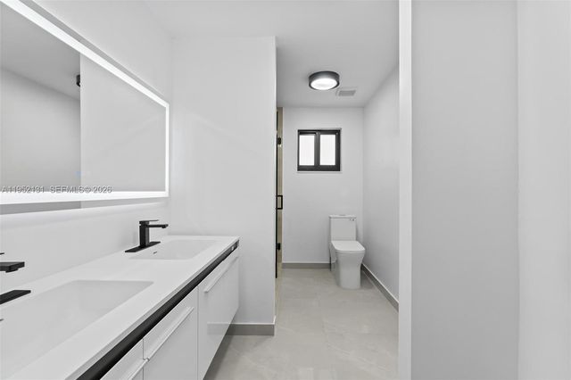 6950 W 10th Ave, Hialeah, FL 33014