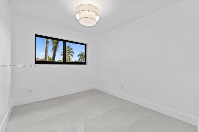 6950 W 10th Ave, Hialeah, FL 33014