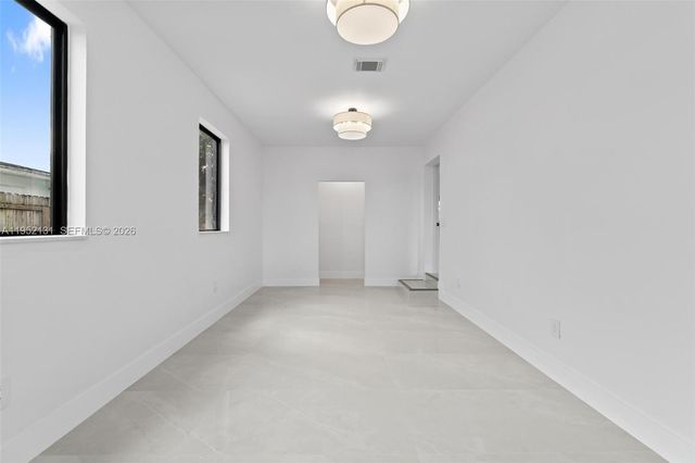 6950 W 10th Ave, Hialeah, FL 33014