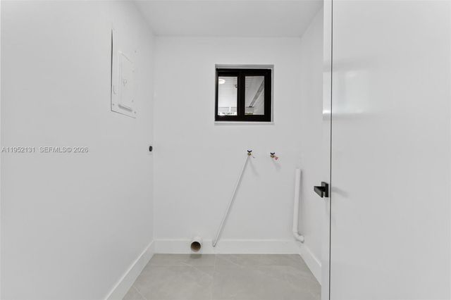 6950 W 10th Ave, Hialeah, FL 33014