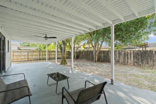 6950 W 10th Ave, Hialeah, FL 33014