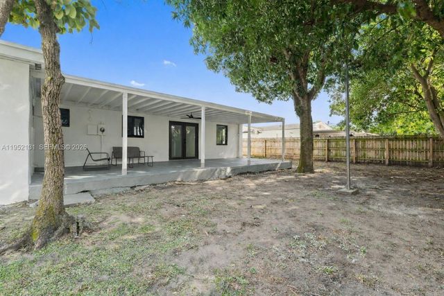 6950 W 10th Ave, Hialeah, FL 33014