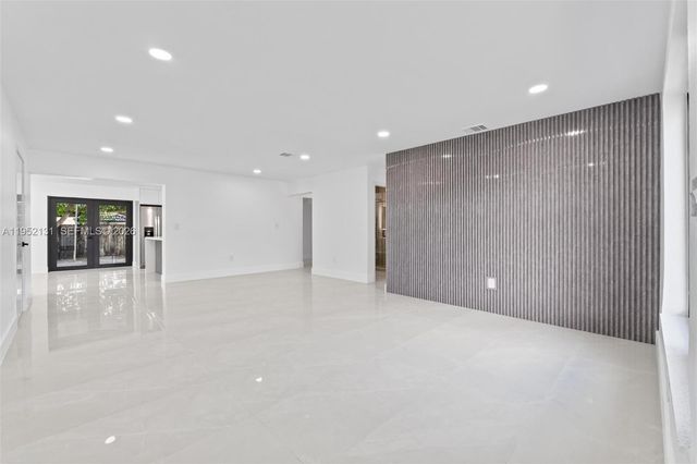 6950 W 10th Ave, Hialeah, FL 33014